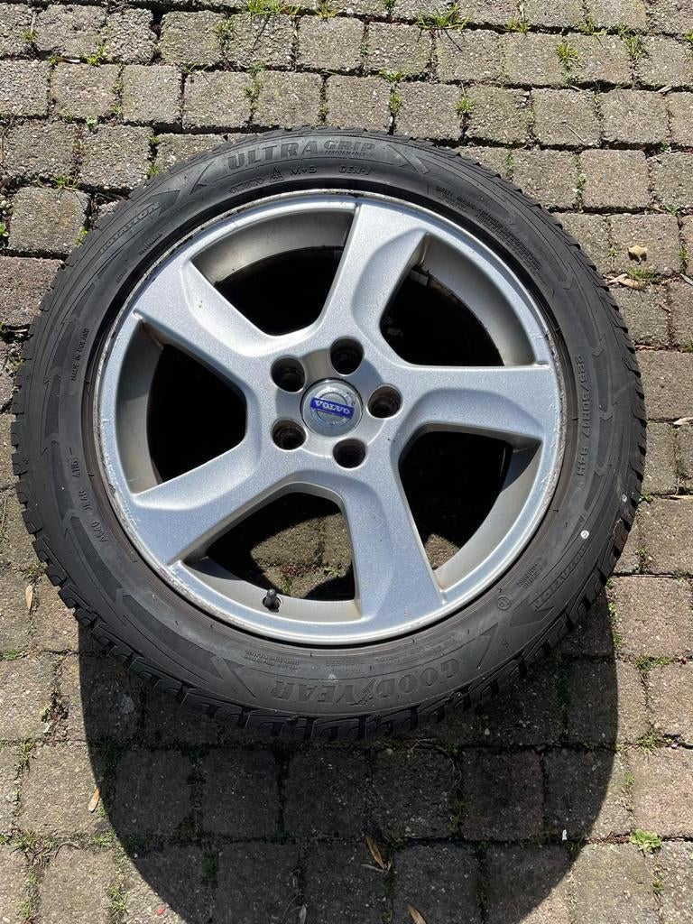 Volvo v70 lm velgen winterbanden goed profiel., Auto-onderdelen, Banden en Velgen, Velg(en), 16 inch, 225 mm, Winterbanden