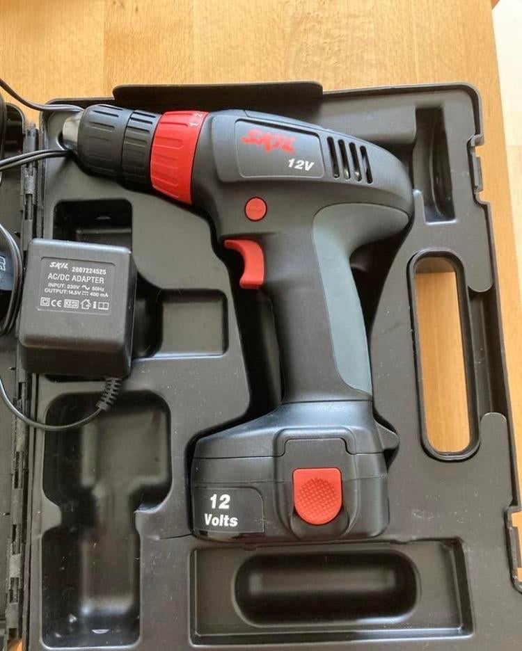 SKIL 12V Boor- en Schroefmachine met Koffer, Variabele snelheid, Ophalen of Verzenden, Minder dan 400 watt, Zo goed als nieuw