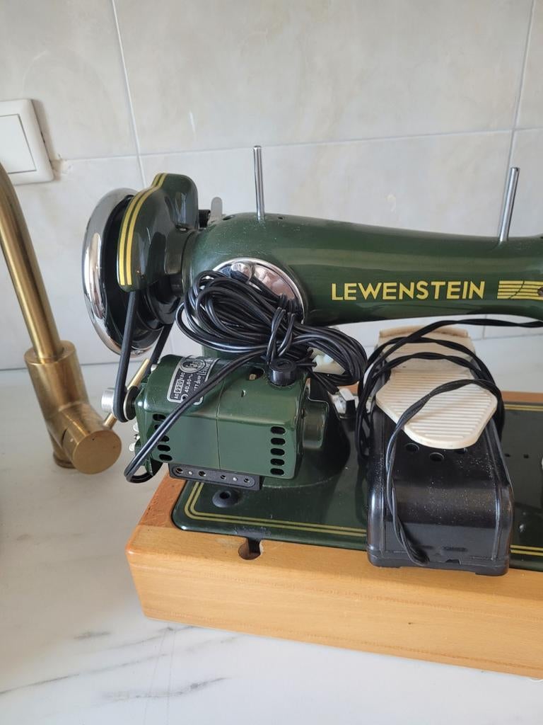 Lewenstein naaimachine.doet het niet., Ophalen of Verzenden