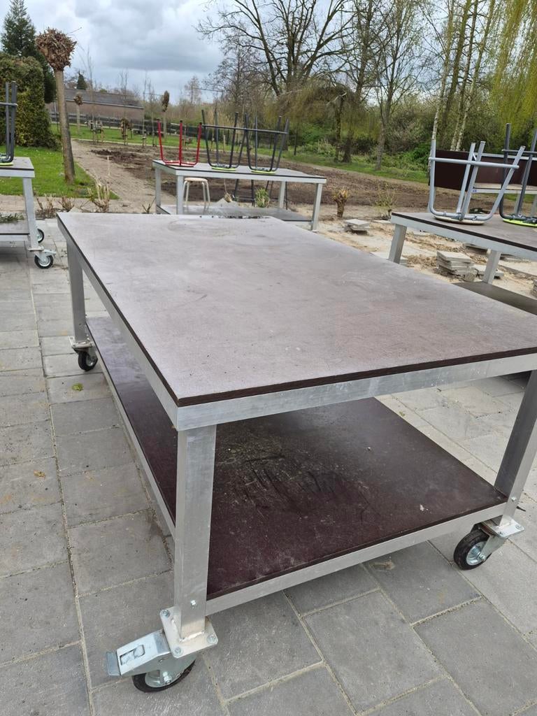 6 Werktafels op wielen - 4/5 jaar oud, Ophalen of Verzenden