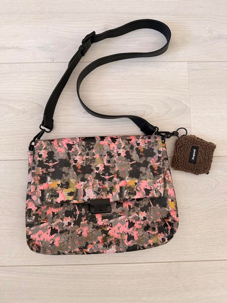 Desigual schoudertas, Sieraden, Tassen en Uiterlijk, Ophalen of Verzenden, Zo goed als nieuw, Overige kleuren, Overige merken