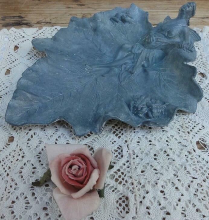 Art Nouveau vide poche, lelie blad, vrouw, mandoline, kikker, Antiek en Kunst, Ophalen of Verzenden