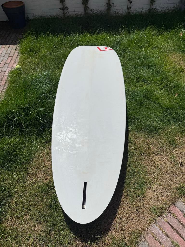 Tabou Guru 125L Windsurfplank - Ideaal voor beginners, Ophalen, Gebruikt, Minder dan 250 cm, Met vin(nen)
