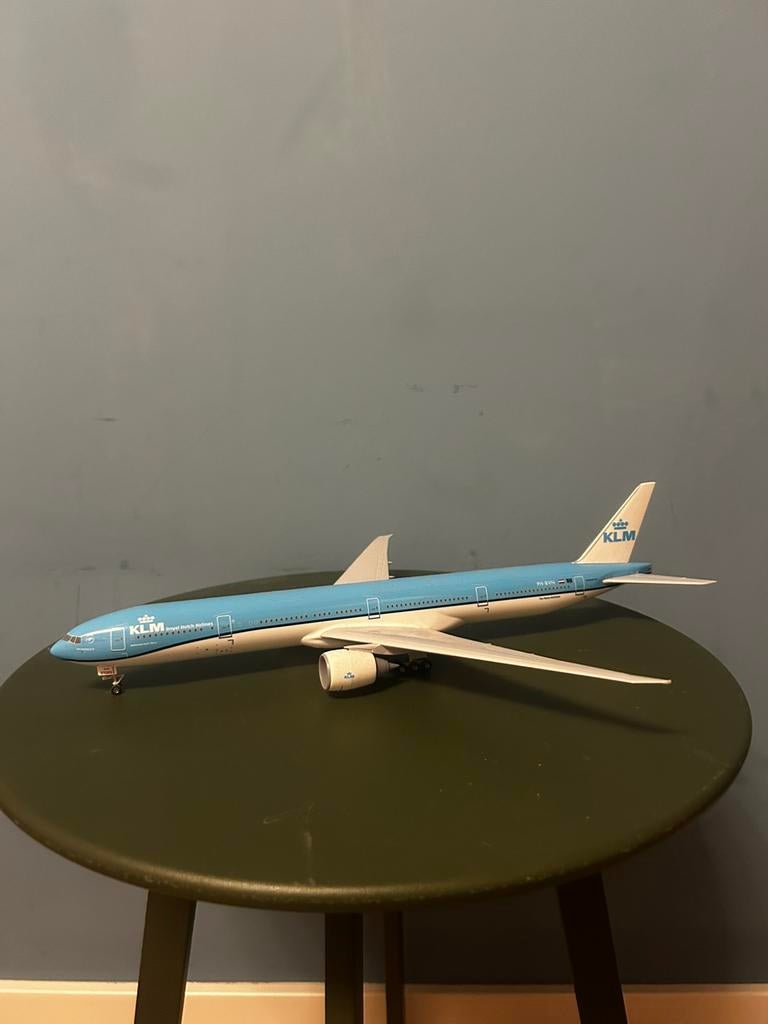 Prachtige KLM 777-300 1:200, Ophalen of Verzenden, Zo goed als nieuw, 1:72 tot 1:144, Overige merken