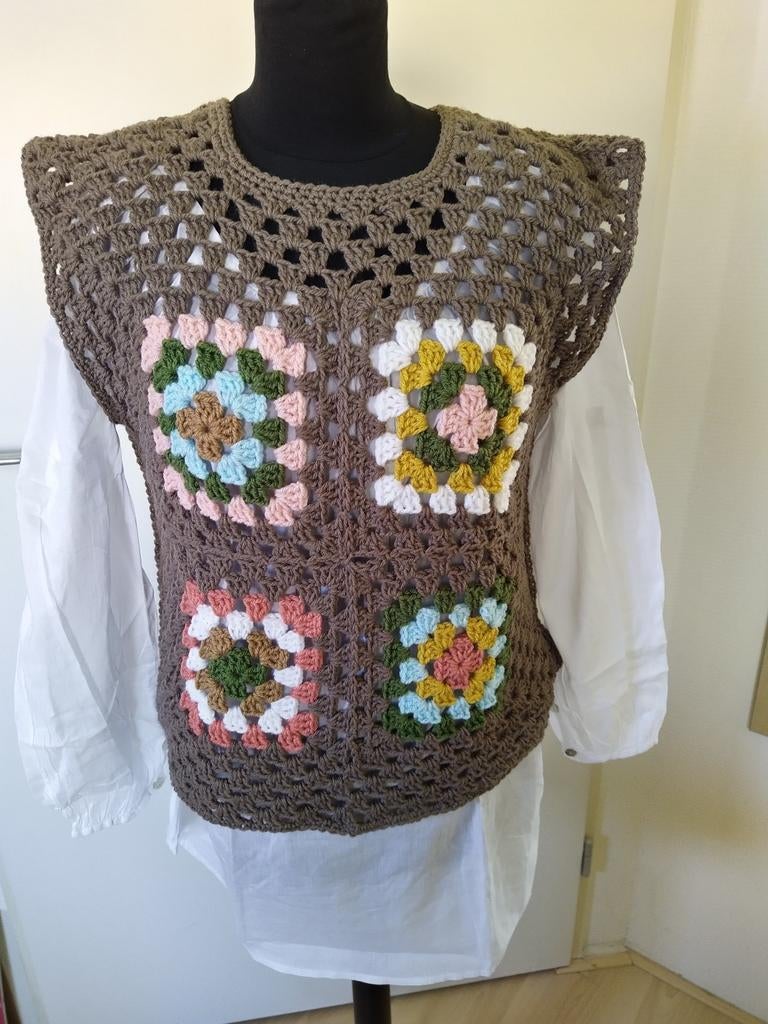 Handgehaakte Spencer Granny Squares - Zacht Acryl, Maat 38/40 (M), Bruin, Nieuw, Ophalen of Verzenden