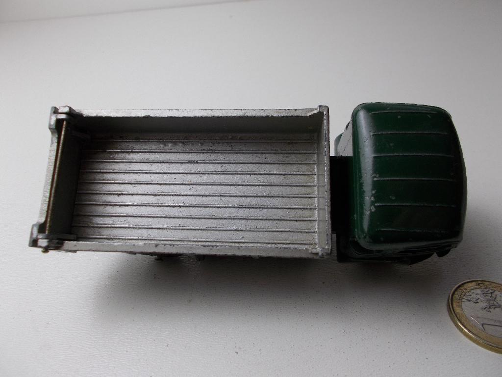 1955 Dinky Toys 33B BENNE BASCULANTE SIMCA "CARGO" I.g.st., Ophalen of Verzenden, Zo goed als nieuw, Bus of Vrachtwagen, Dinky Toys