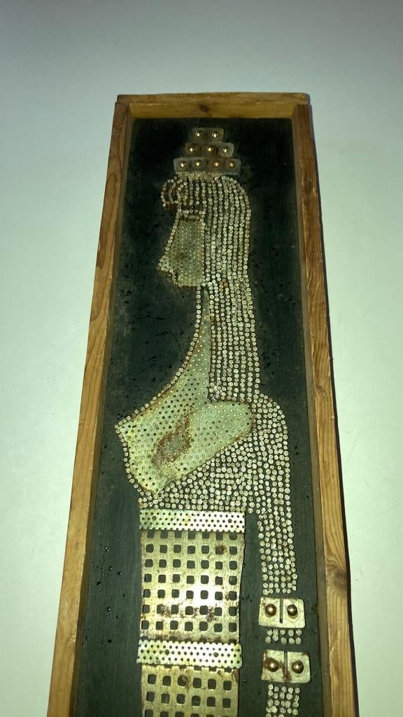 Wand plaquette spijkerbeeld baklijst 67x12x4 cm. handgemaakt, Antiek en Kunst, Verzenden