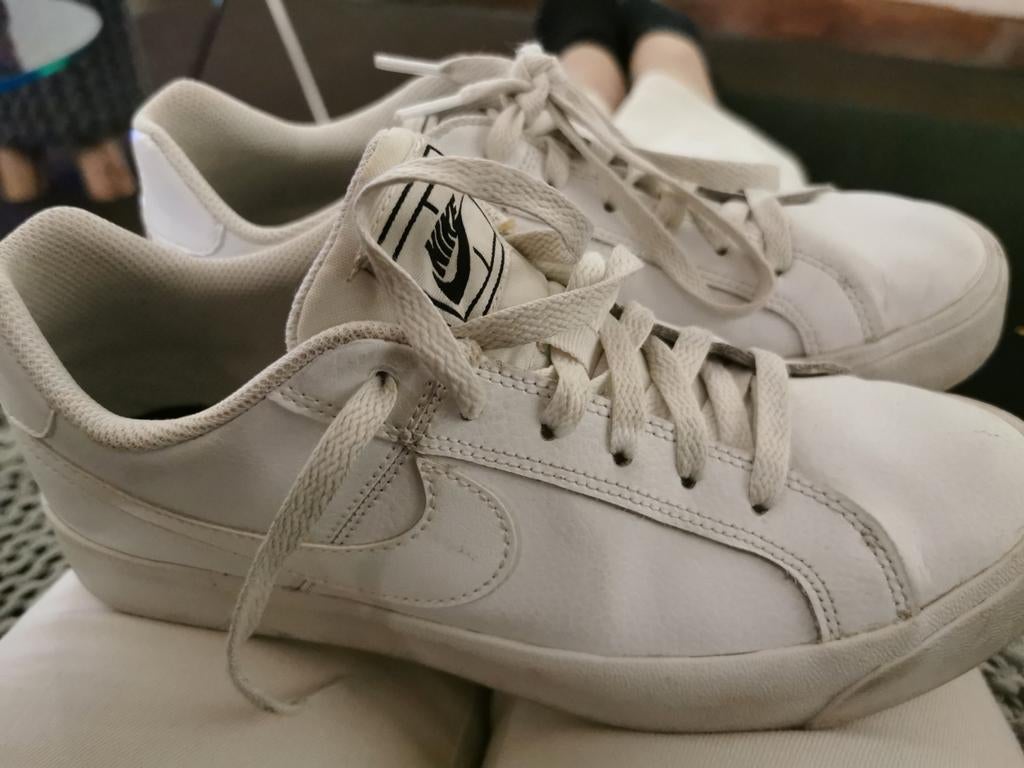 Witte Nikes. Maat 39, Kleding | Dames, Schoenen, Ophalen of Verzenden, Gedragen, Wit, Sneakers of Gympen