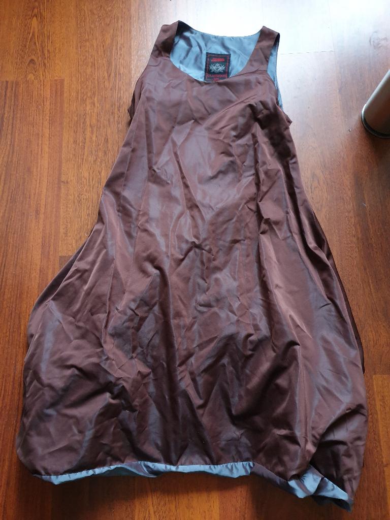 Gracieuze Jean Paul Gaultier Classique avond jurk - I42 F38, Kleding | Dames, Jurken, Zo goed als nieuw, Maat 36 (S), Bruin, Onder de knie