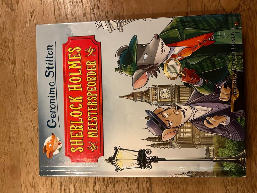 Sherlock Holmes Meester Speurder - Geronimo Stilton, Ophalen of Verzenden, Zo goed als nieuw, Fictie algemeen