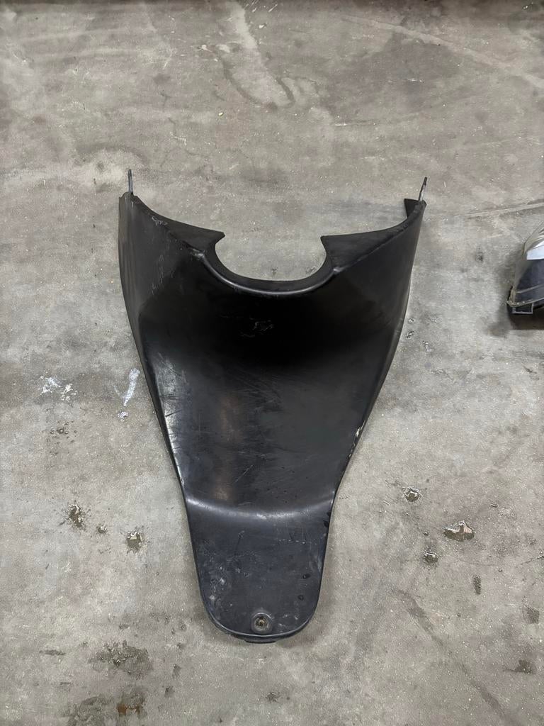 Peugeot Vivacity Accukap Onder Buddy, Fietsen en Brommers, Ophalen of Verzenden, Gebruikt, Kap