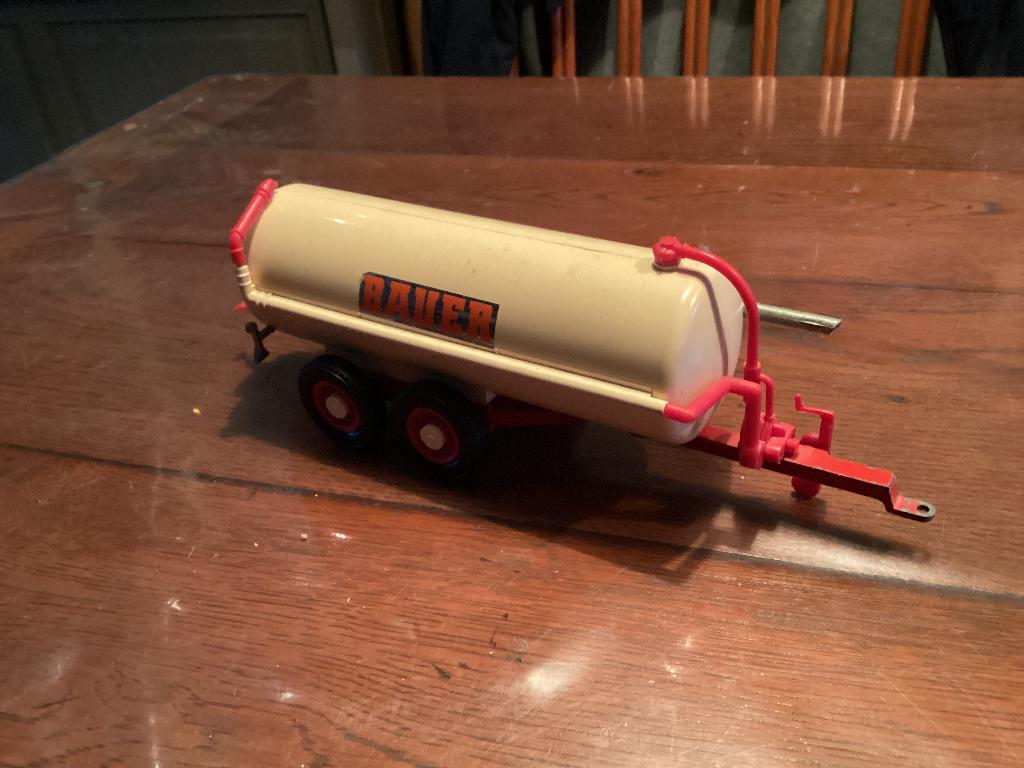 Britains Bauer mesttank, Hobby en Vrije tijd, Modelauto's | 1:32, Ophalen of Verzenden, Gebruikt, Tractor of Landbouw, Britains