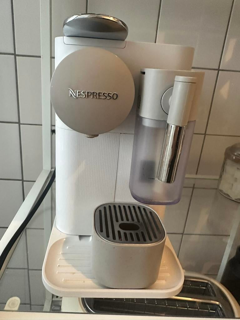 De'Longhi Nespresso Lattissima, Ophalen of Verzenden, Zo goed als nieuw, Espresso apparaat