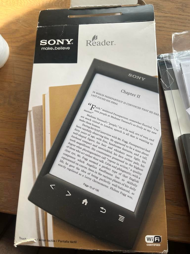 Sony E-reader met hoes en lampje, Ophalen, Gebruikt, 6 inch of minder, 4 GB of minder