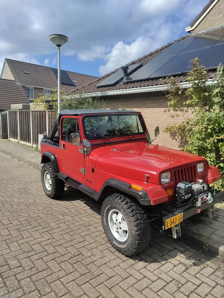Jeep 1987 Rood volgend jaar belastingvrij, 4200 cc, Cabriolet, 4 stoelen, 1492 kg