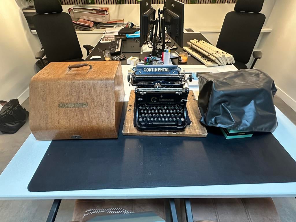 Continental typmachine zwart inclusief hoes en inktlinten, Diversen, Typemachines, Ophalen of Verzenden, Zo goed als nieuw