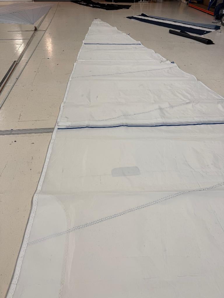 77. Rol grootzeil in giek, 6 meter of meer, Grootzeil, Verbreepark 11, Hagoort Sails