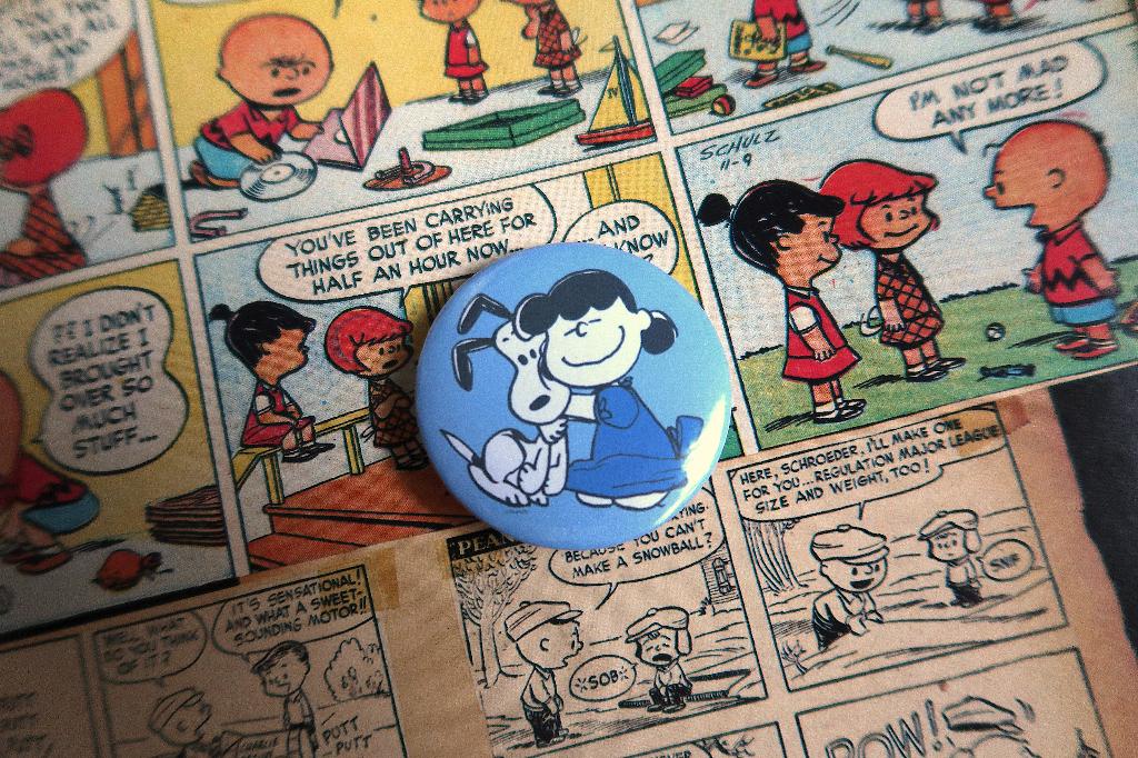 Lucy Snoopy Peanuts Comics 44MM Button Pin Broche, Verzenden, Snoopy, Nieuw, Overige typen