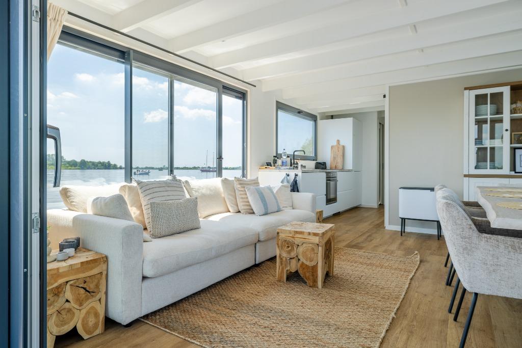Nieuw te bouwen houseboat met ligplaats in Friesland 10-15 m, 55 m², 3 kamers, Verkoop zonder makelaar, Langweer