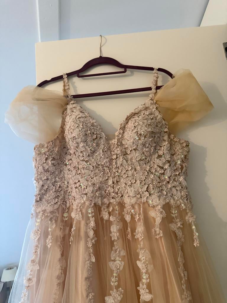 Prachtige Haute Couture Jurk, Maat 38/40 (M), Beige, Ophalen of Verzenden, Zo goed als nieuw