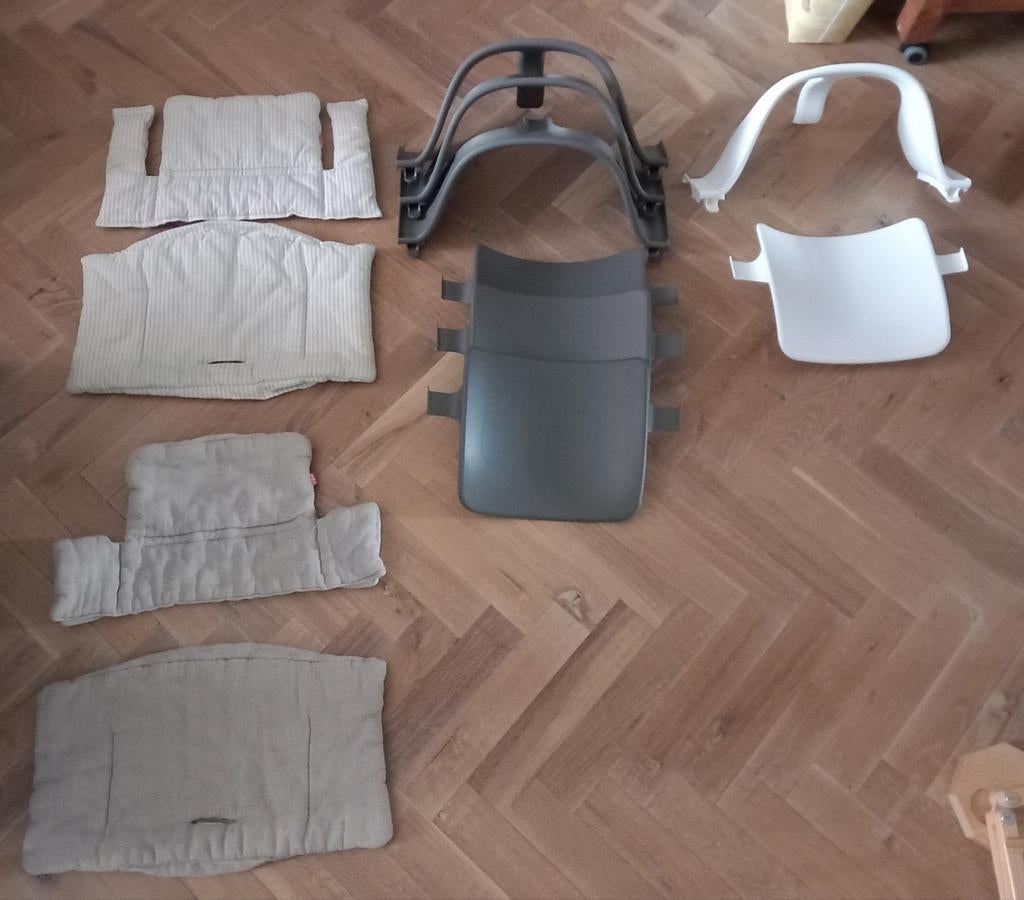 Stokke Tripp Trapp Newborn Set - 2 Sets + Bekleding + tray!, Ophalen of Verzenden, Gebruikt, Meegroeistoel, Gordel(s)