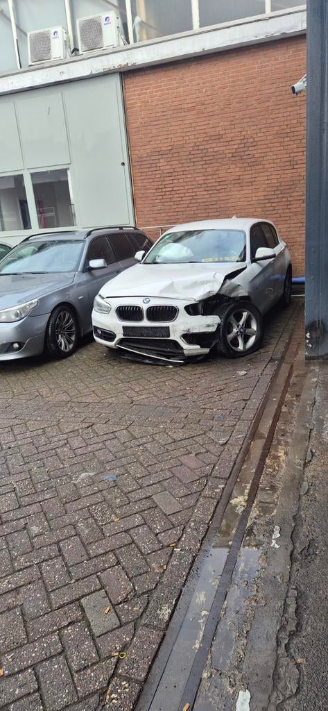 Schadeauto  bj 2016 - Opknapper of voor onderdelen, Automaat, Wit, 20 cc, Diesel