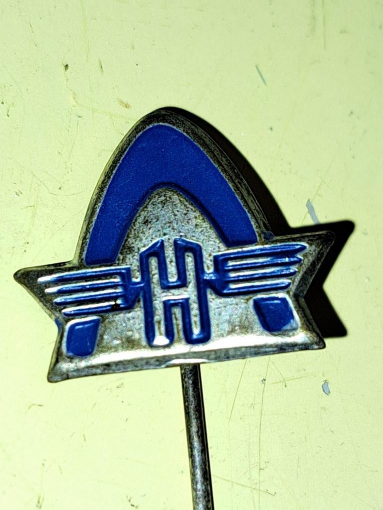 Hanomag Tractor Speldje Oldtimer Vintage Agria, Ophalen of Verzenden, Gebruikt, Transport, Speldje of Pin