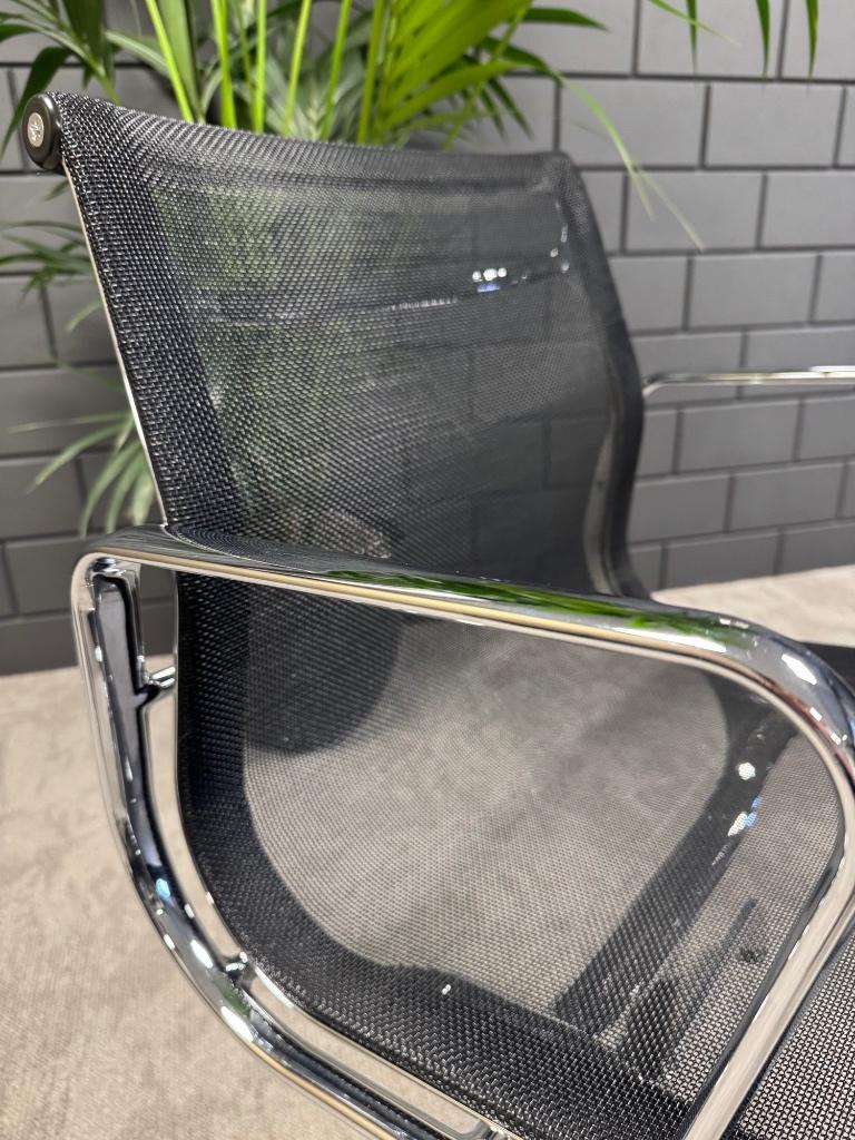 35x Vitra EA108 Eames Chrome Mesh Refurbished, Huis en Inrichting, Bureaustoelen, Ophalen of Verzenden, Zo goed als nieuw, Zwart