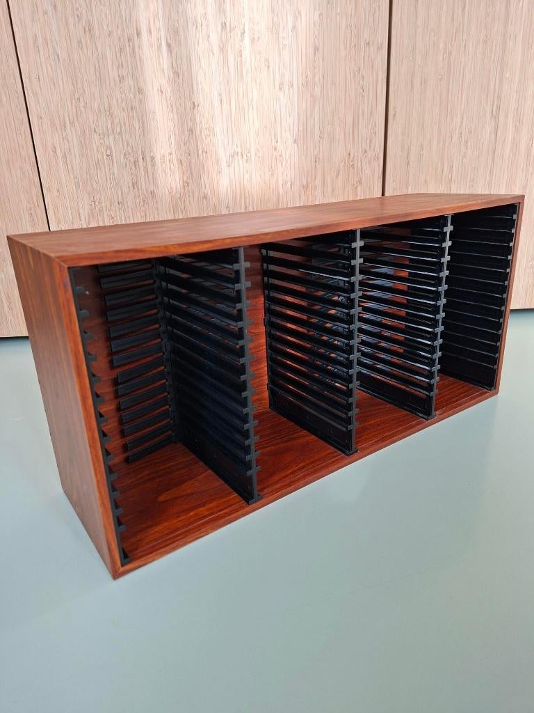 stijlvol vintage cd rek hout retro design 45 cd's wandrek, Ophalen of Verzenden, Hout, Cd's, 25 tot 75 discs