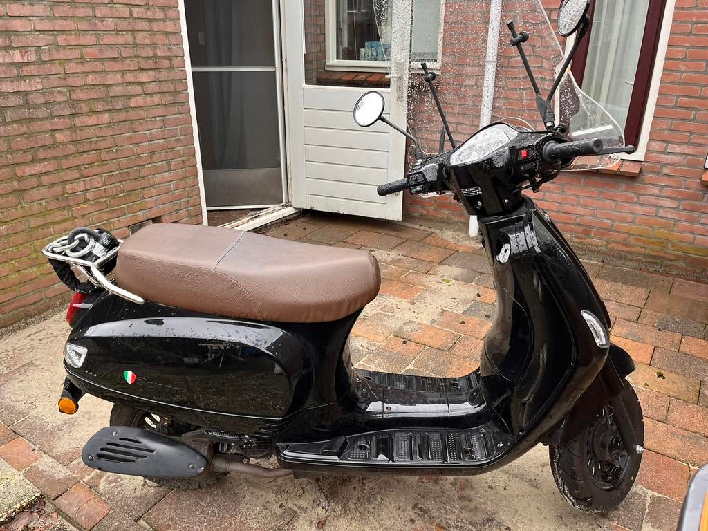 Scooter 25km Senzo, Fietsen en Brommers, Scooters | Overige merken, Ophalen, Zo goed als nieuw