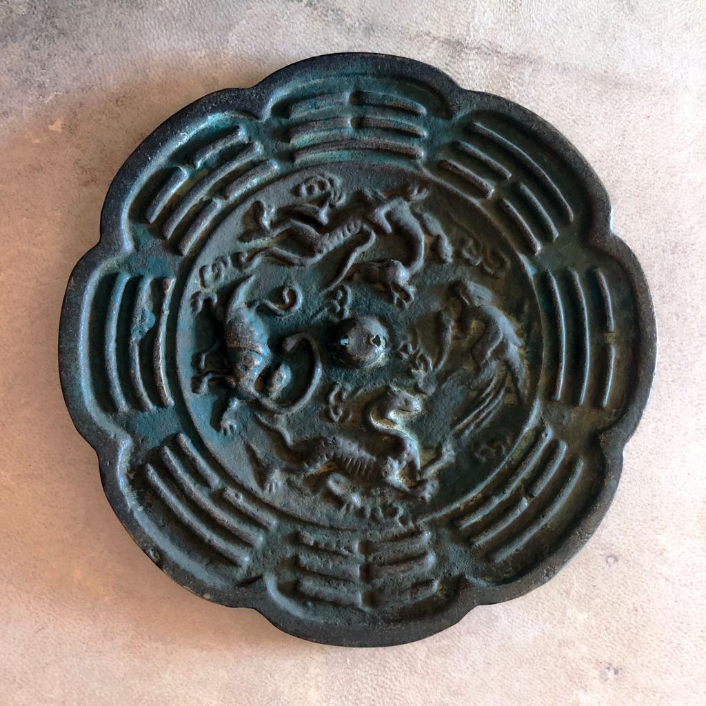 Chinese bronzen spiegel (15 cm / 484 g) Nr. 09, Antiek en Kunst, Kunst | Niet-Westerse kunst, Verzenden