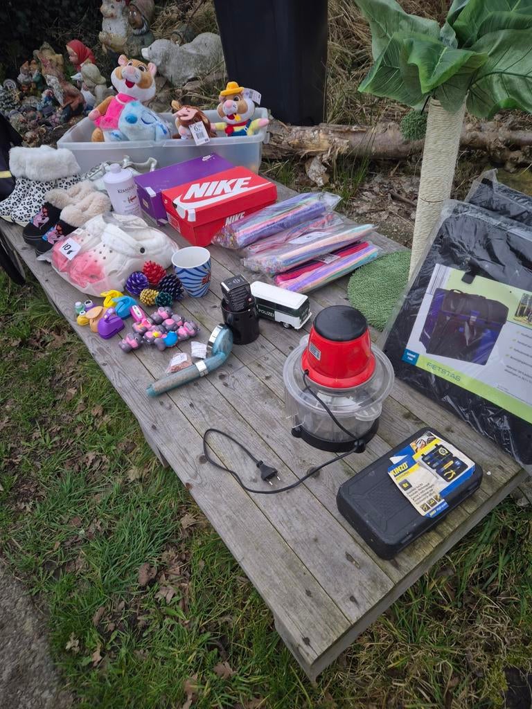 Diverse knutselmaterialen en verschillende merkschoenen zgan, Ophalen, Zo goed als nieuw, Overige typen