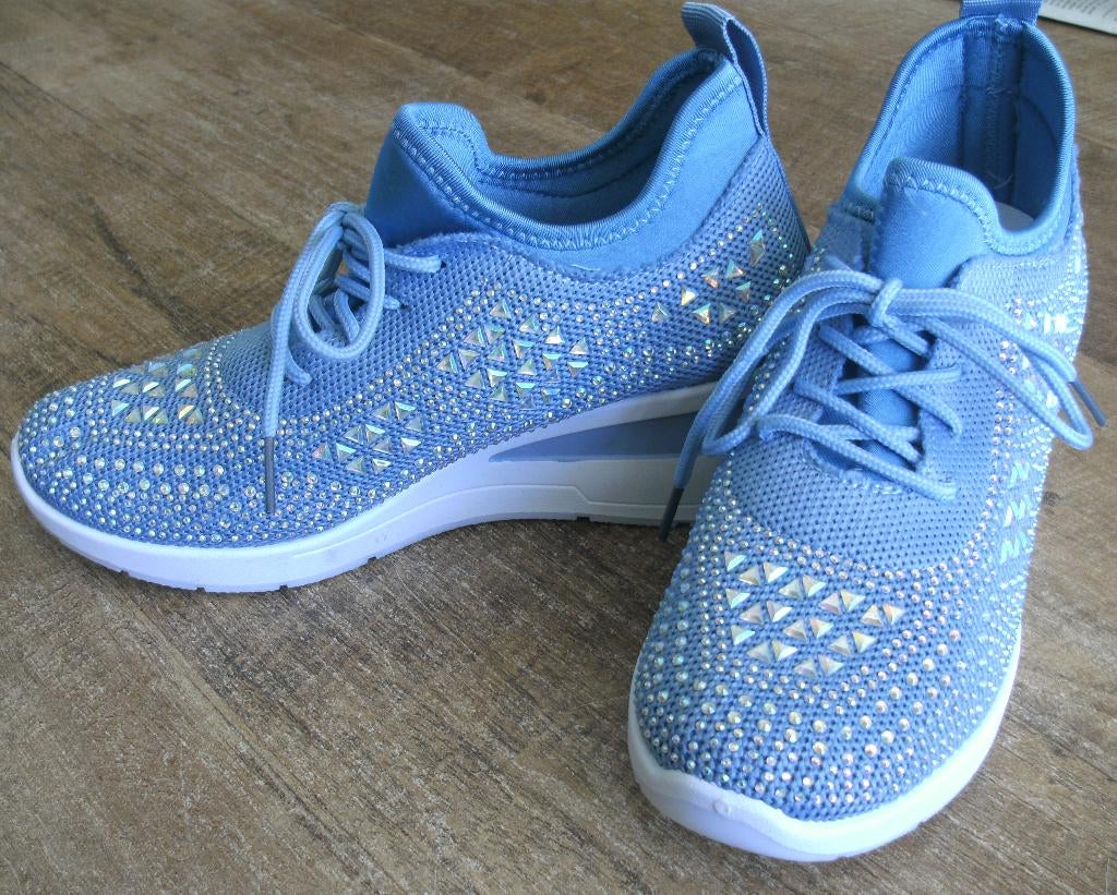 NIEUW . maat 36 . sneakers . sleehak .10,00 euro ., Blauw, Nieuw, Ophalen of Verzenden, Sneakers of Gympen