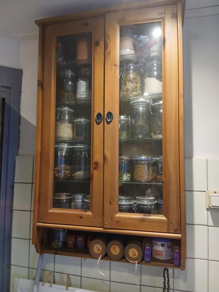 GEZOCHT: IKEA Leksvik kastje (vitrinekast), Ophalen of Verzenden