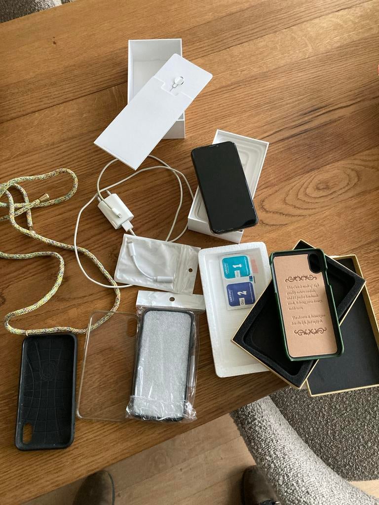 iPhone XS met hoesjes en screenprotectors, Telecommunicatie, Mobiele telefoons | Hoesjes en Frontjes | Apple iPhone, Gebruikt