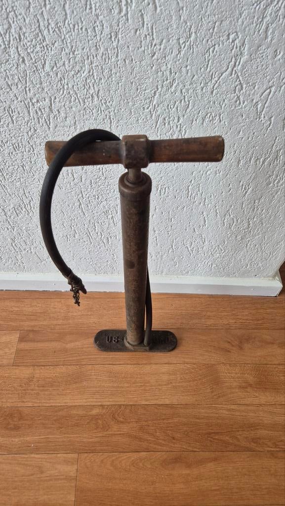 US tire pump Jeep willys MB ford GPW, Verzamelen, Militaria | Tweede Wereldoorlog, Ophalen of Verzenden, Amerika