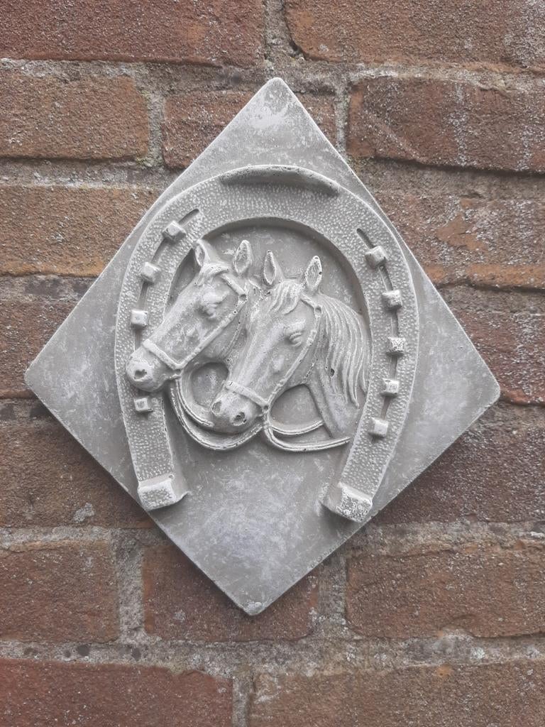 Paarden hoefijzer wanddecoratie betonnen beeld tuinbeeld, Tuin en Terras, Ophalen of Verzenden, Nieuw