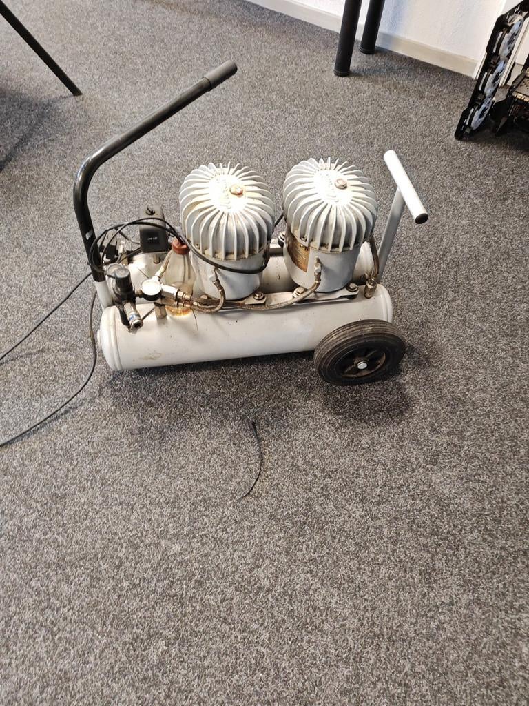 Jun air compressor dubbele cylinders olievrije tandar stil, Doe-het-zelf en Verbouw, Compressors, Minder dan 25 liter, Ophalen