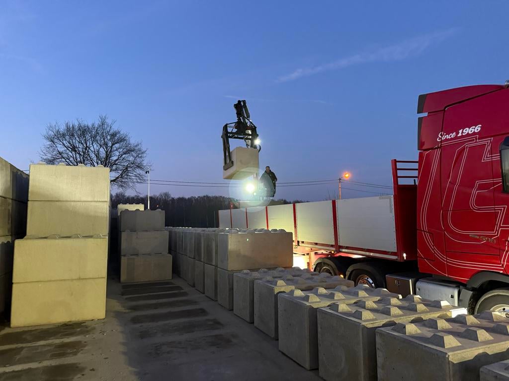 Betonnen stapelblokken 160x80x80, Ophalen, Nieuw, Beton