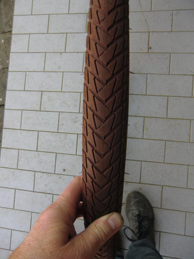 Diverse fietsbanden 24, 26 of 28 inch (inclusief binnenband), Ophalen, Zo goed als nieuw, Band