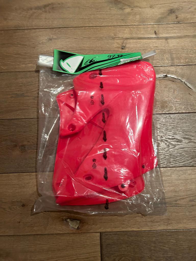 Radiatorkappen rood Honda CR 125/250, Ophalen of Verzenden