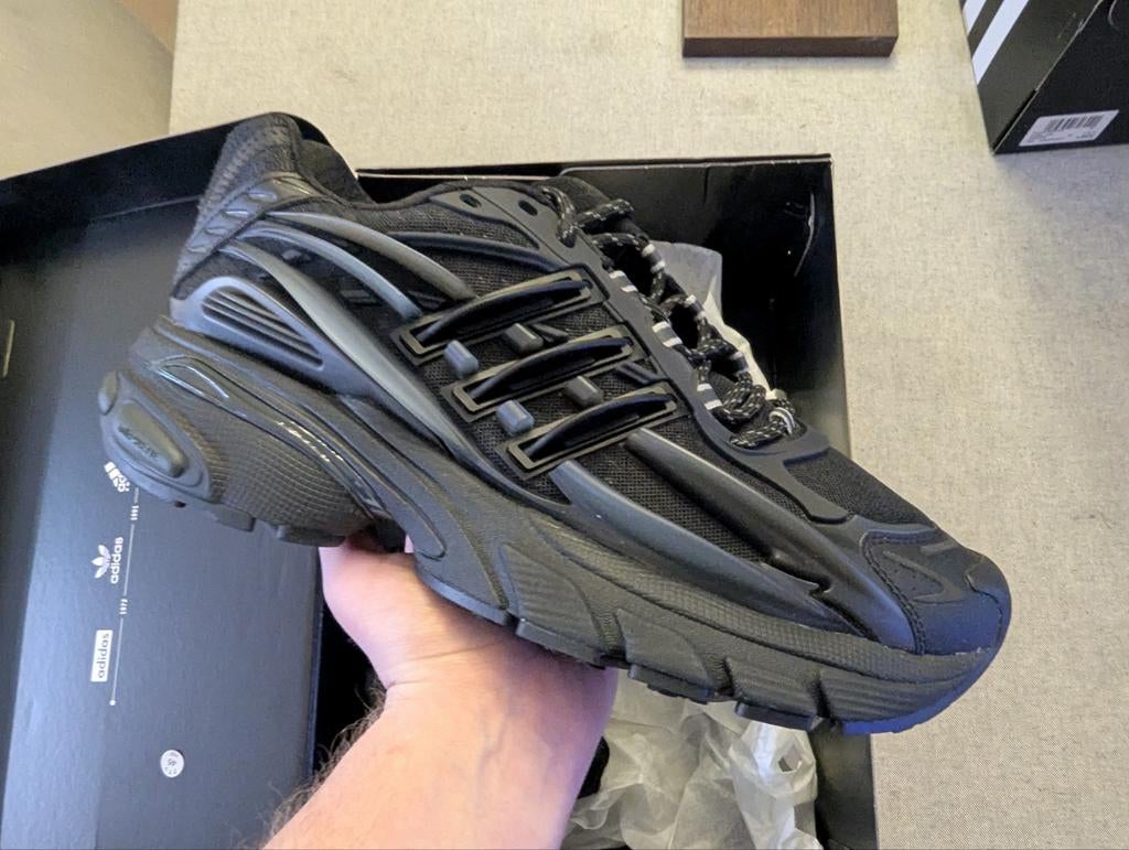 adidas x Pharrell Williams Adistar Jellyfish Triple Black, Zwart, Nieuw, Ophalen of Verzenden, Sneakers of Gympen