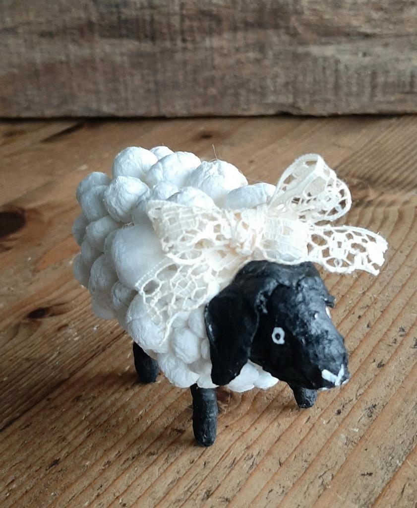 Wattenpopje schaapje met strik handgemaakt, Ophalen of Verzenden, Nieuw
