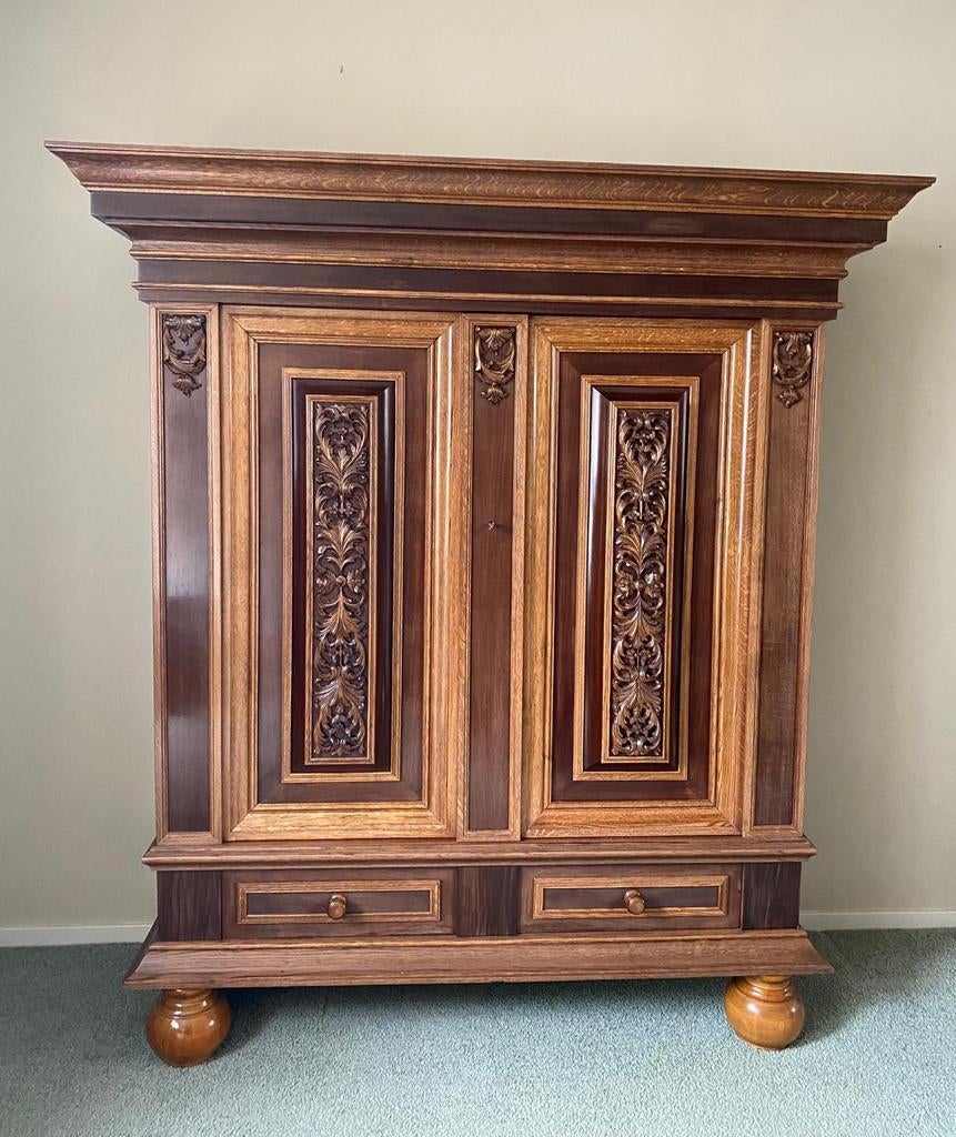 Stijlvolle tweedeurs kussenkast met 2 planken en 2 laden., Ophalen of Verzenden