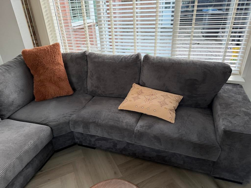 Grote hoekbank ribstof grijs, Gebruikt, Hoekbank, 300 cm of meer, Ophalen of Verzenden