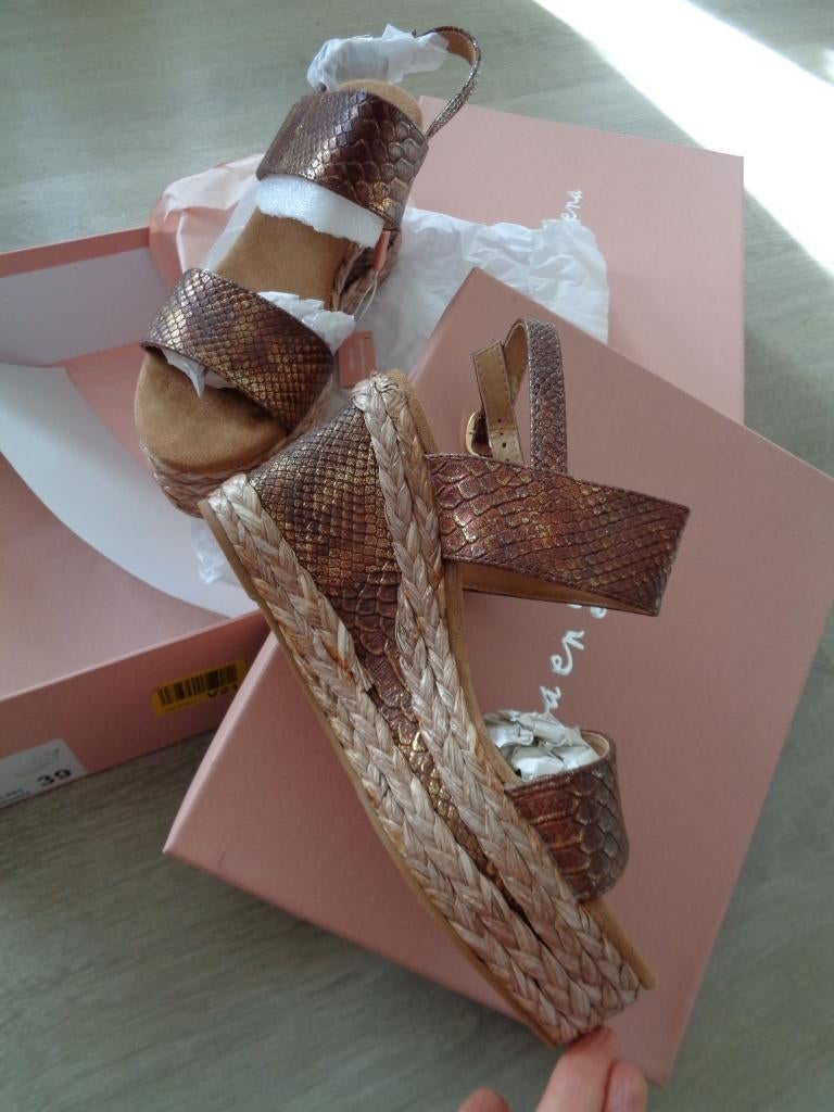 Alma en Pena sleehakken met leer, maat 39, Nieuw in doos, Bruin, Nieuw, Sandalen of Muiltjes, Ophalen of Verzenden