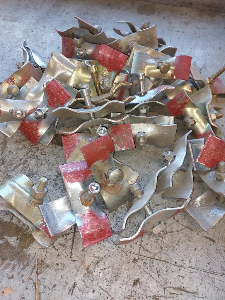 30 stuks bouwhekwerk klemmen (heras), Ophalen, IJzer