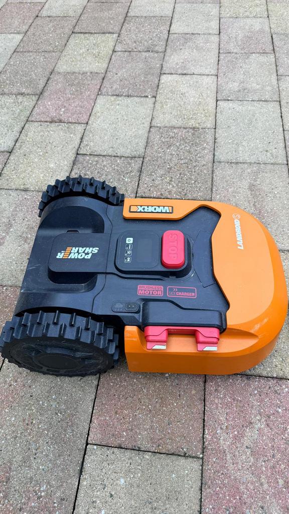Worx Landroid S 400m2 + robotmaaiergarage, Bestuurbaar via app, Worx, Ophalen of Verzenden, Zo goed als nieuw