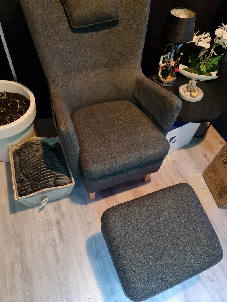 2 Grijze fauteuil met 1 voetenbankje, Huis en Inrichting, Stoelen, Zo goed als nieuw, Twee, Stof, Grijs, Ophalen