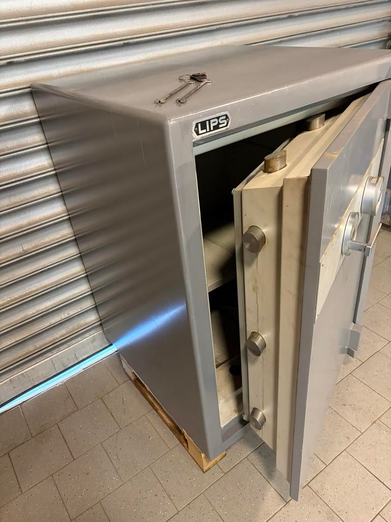 Grote lips kluis, Ophalen, Zo goed als nieuw